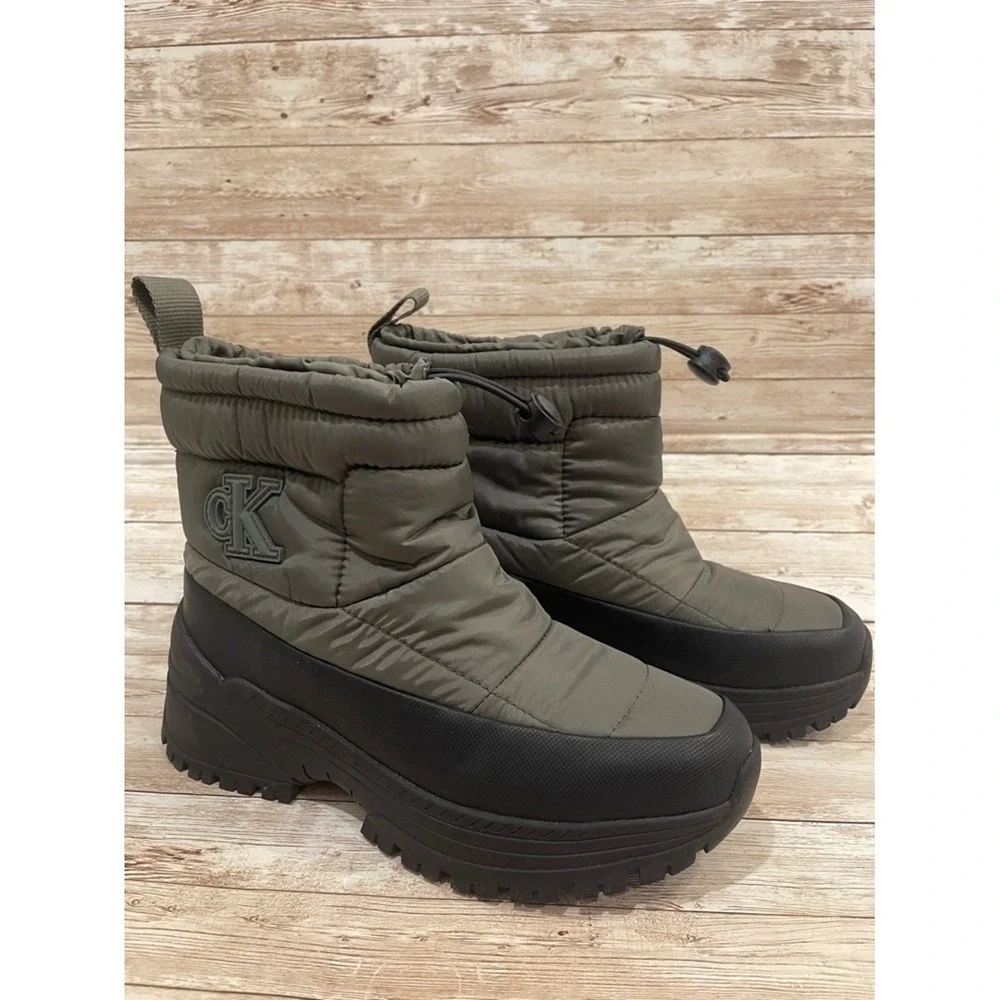 Calvin Klein Nelsa Womens Olive Green Puffer Lug Sole Platform Boots 6.5 NEW‎